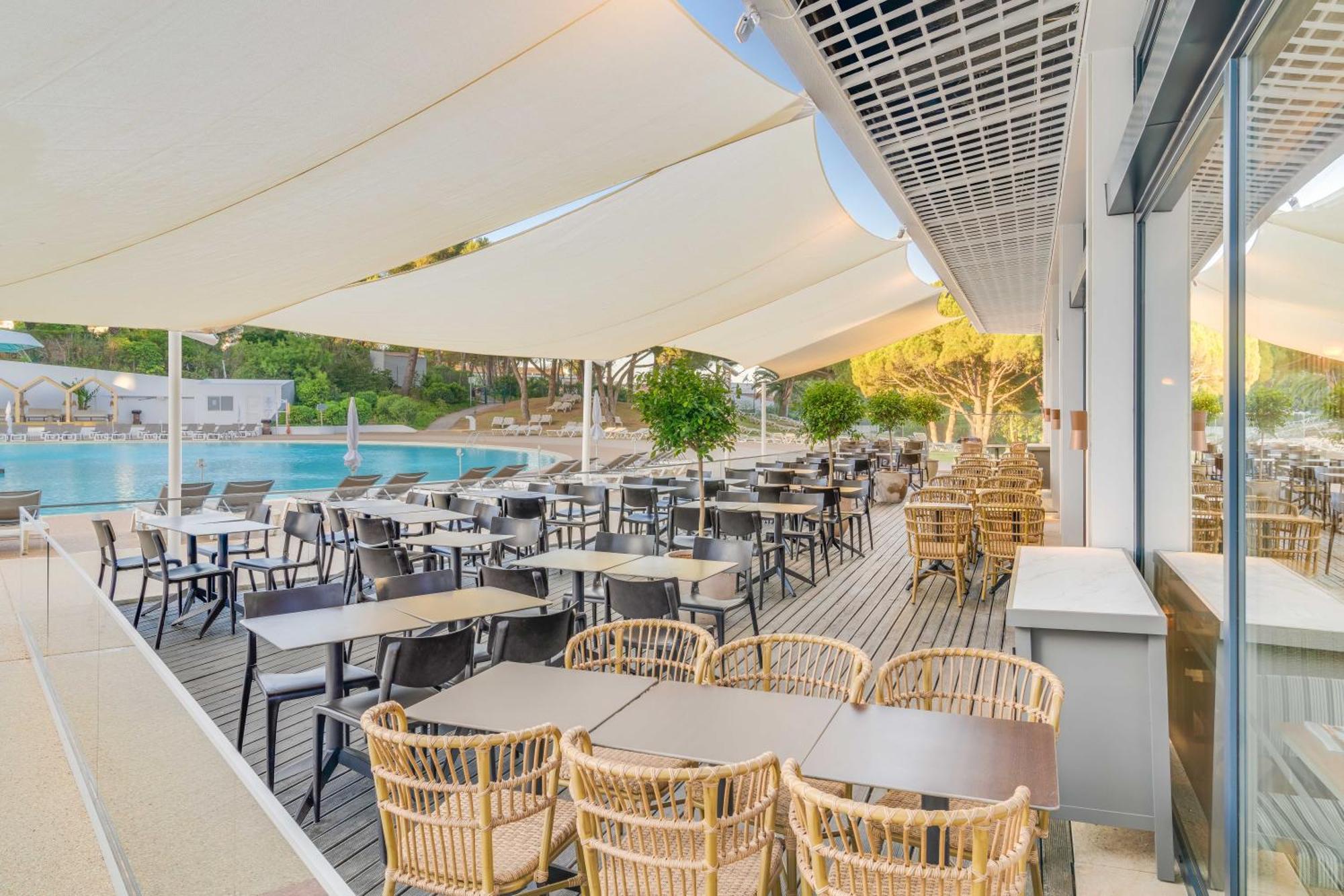 Pestana Blue Alvor Beach Esterno foto The pool at the hotel