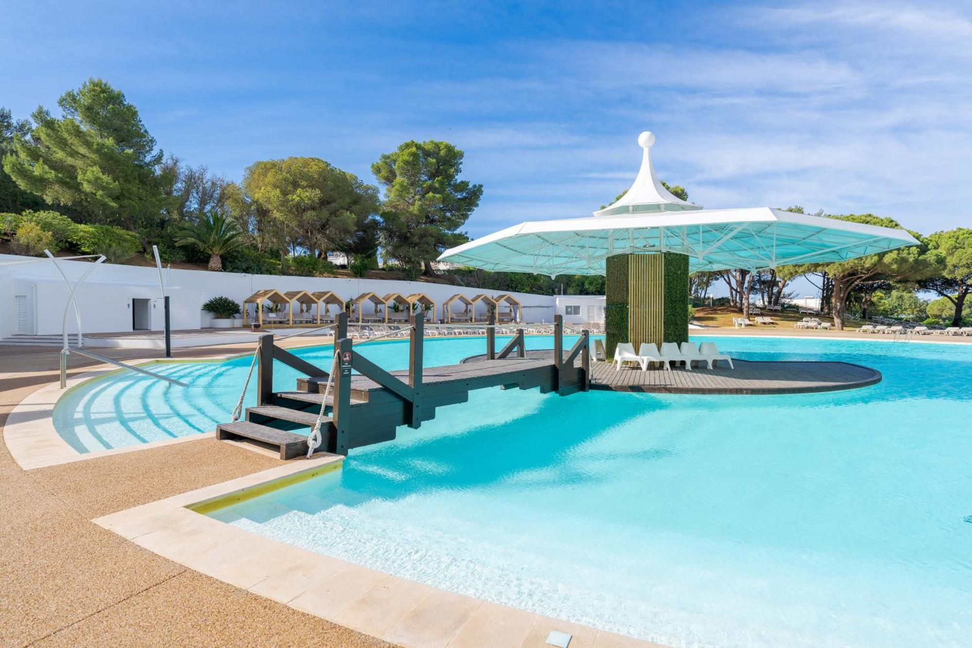 Pestana Blue Alvor Beach Esterno foto The swimming pool at the hotel