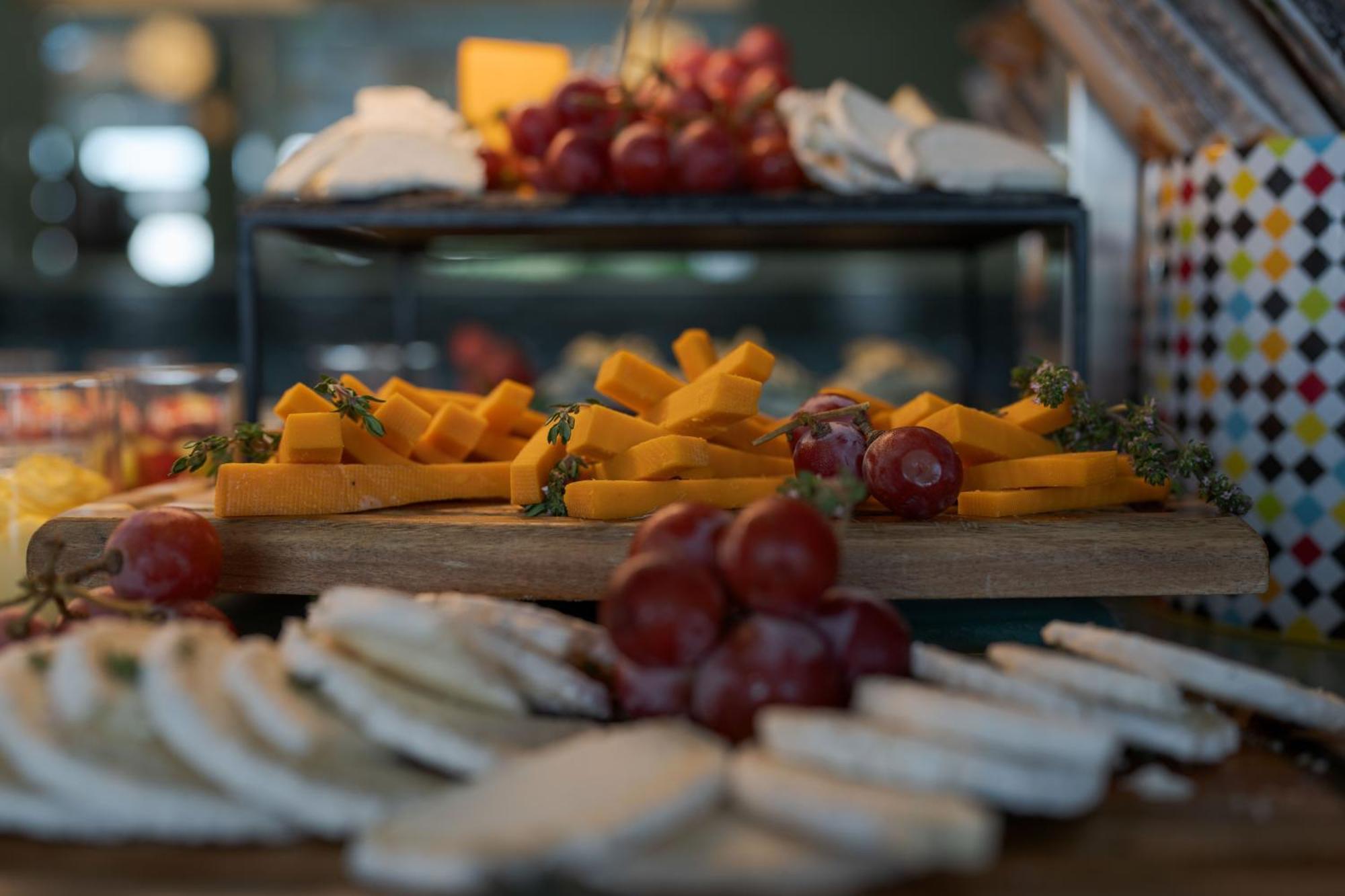Pestana Blue Alvor Beach Esterno foto Cheese and fruit