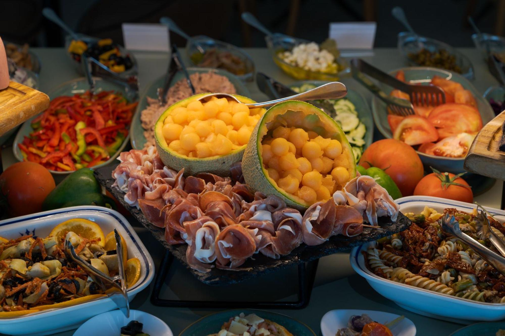 Pestana Blue Alvor Beach Esterno foto A selection of tapas